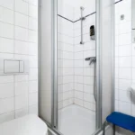 Dusche im privaten Badezimmer des Doppel- oder Zweibettzimmers