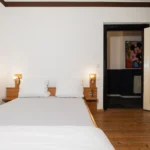 Komfortables Zimmer nahe Potsdam mit praktischem Arbeitsplatz