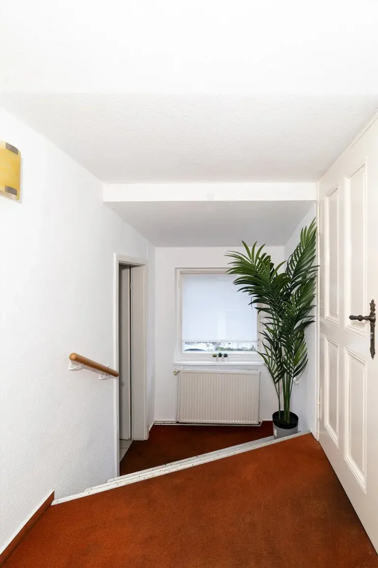 Eingangsbereich und Flur von Zimmer 5 Doppelzimmer mit Balkon Pension Kleinmachnow